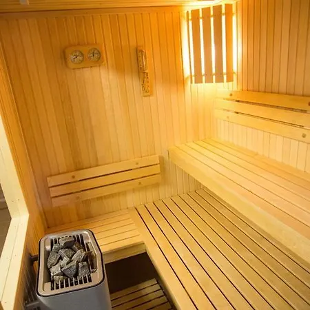 Lodge Domek Ogrodnikow *